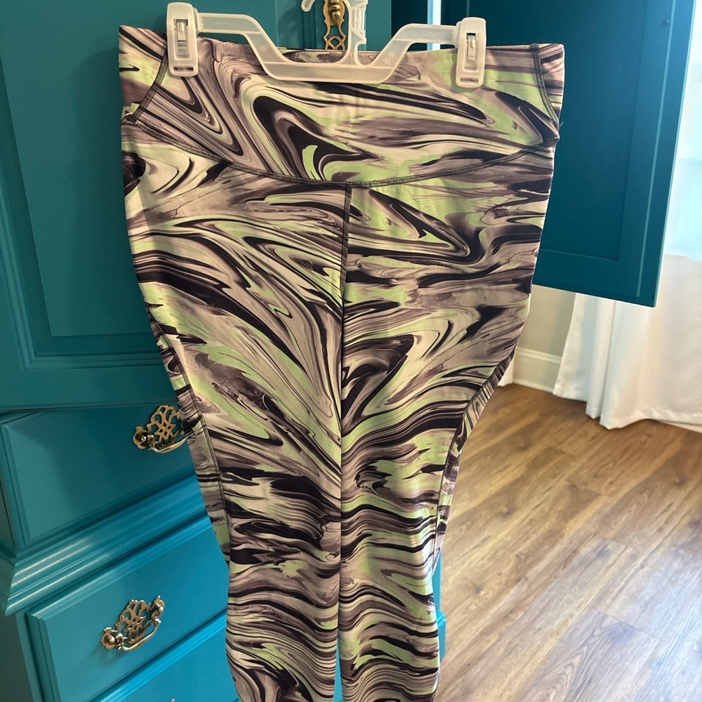 Lululemon Athletica Marble Pattern Leggings